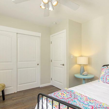 Ultimate Beach Bungalow - 1 Block From Beach - Huge Backyard 卡尔斯巴德 外观 照片